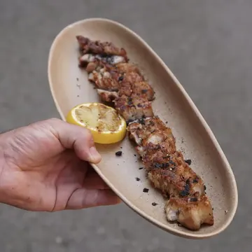 Torreznos a la parrilla con limón y pimienta